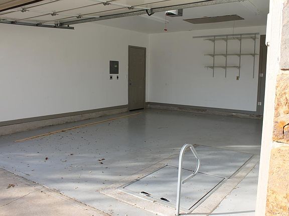 (Shelter handle removeable.)