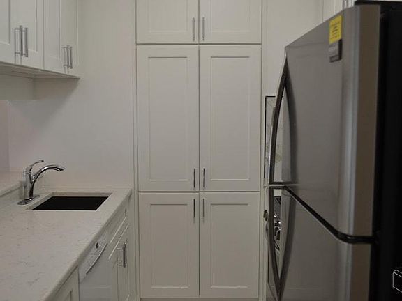 5th image of 101 W 79th St APT 2E