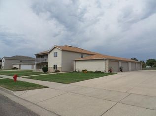 824 Bridgeport Dr, Bismarck, ND 58504
