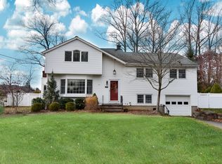639 Russell Snow Dr, River Vale, NJ 07675