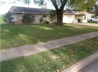 1621 Whitney Dr, Garland, TX 75040