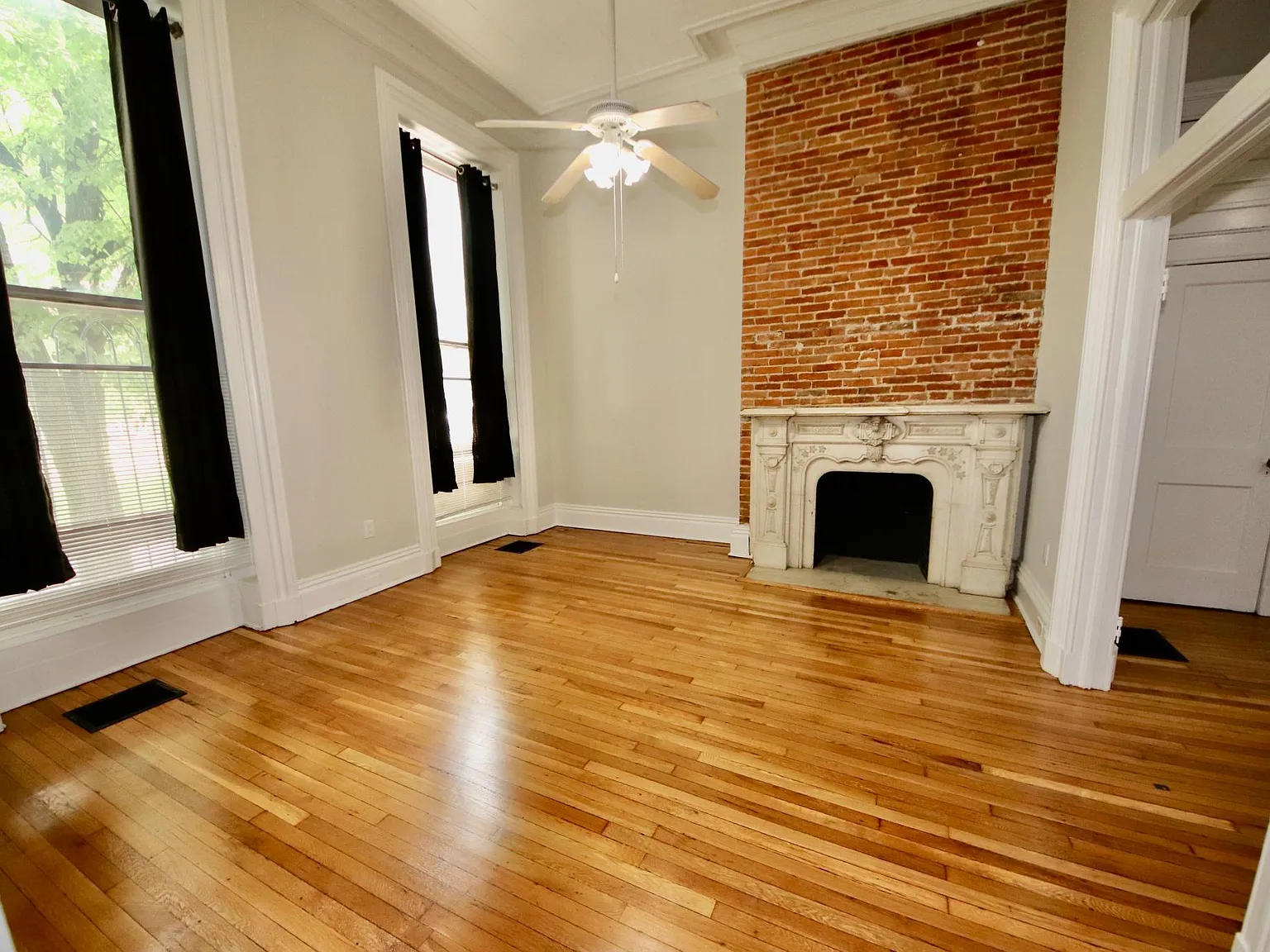 1404 Eutaw Pl — Photo 2