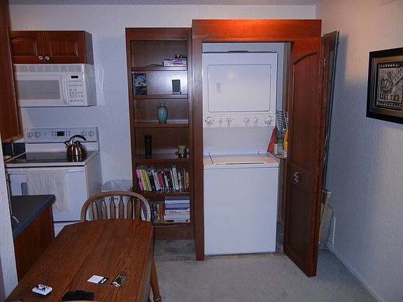 kitchen, dining area, w/d