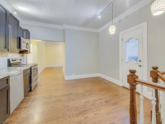 4th image of 429 W Wellington Ave APT 1C