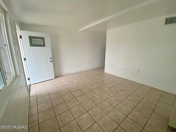 4th image of 1104 E Kentucky St