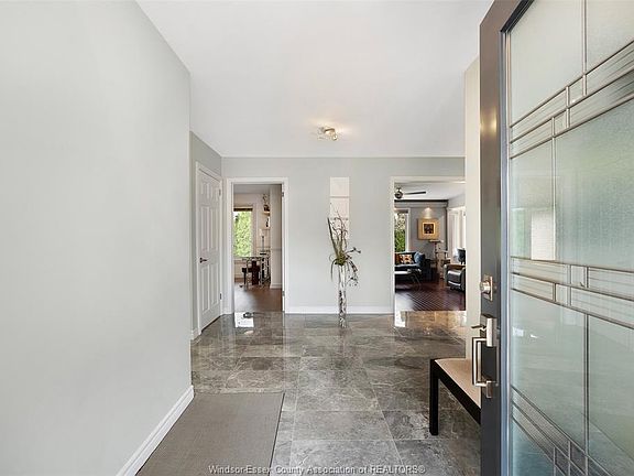 5th image of 2098 Edgemore Ave