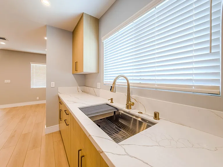6454 Gentry Ave — Photo 11