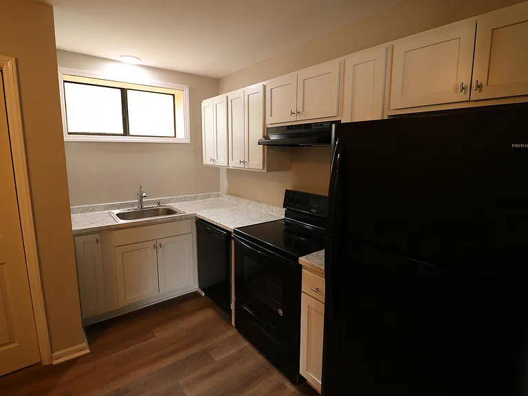 1 Circle St #5 — Photo 3