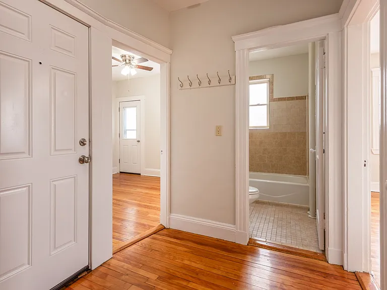 4-7 Sherborn Court 463-475 Broadway — Photo 6