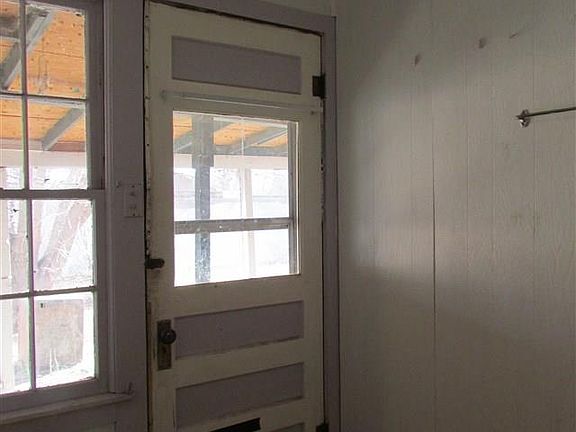 4th image of 1327 S Avenue G