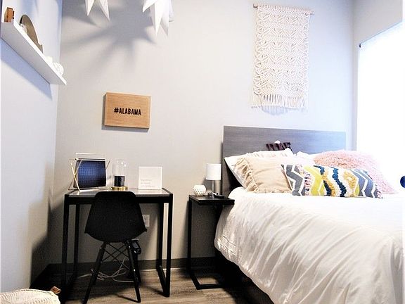 5th image of 15 E 11th St APT 2G