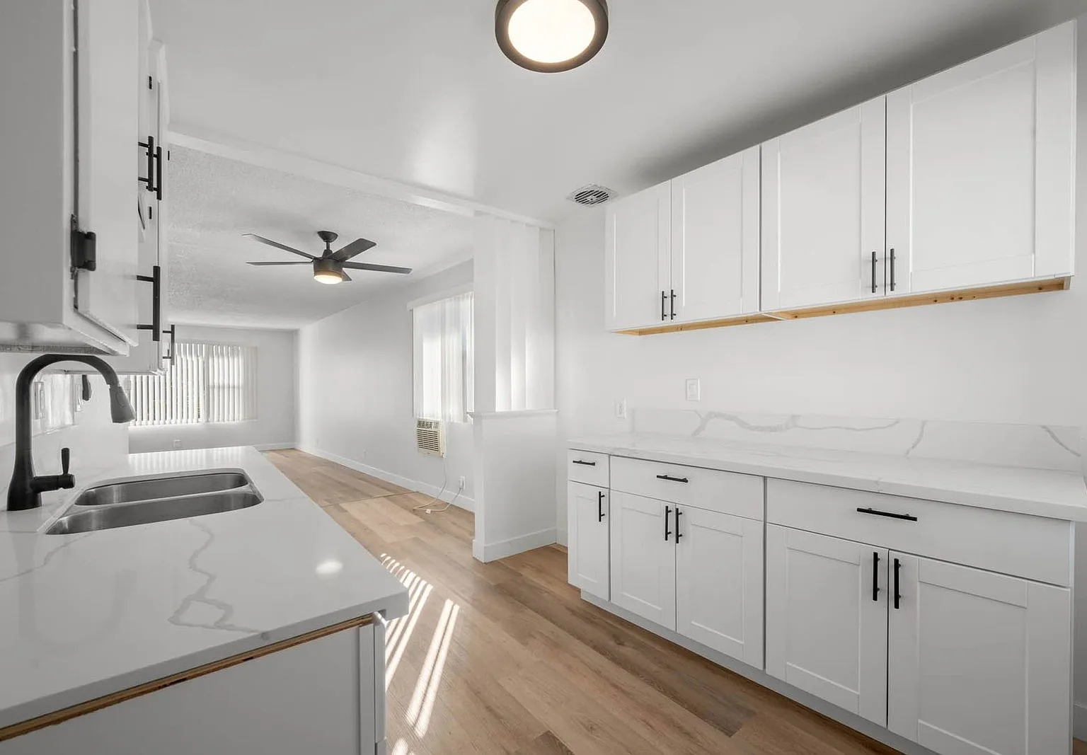 1 bed, 1.0 bath, 670 sqft, $1,656 — Photo 1
