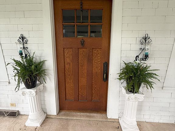 2nd image of 527 College Ave