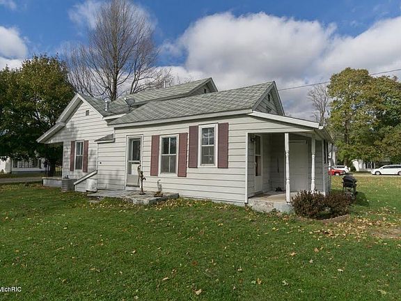 3rd image of 526 Rose Ave