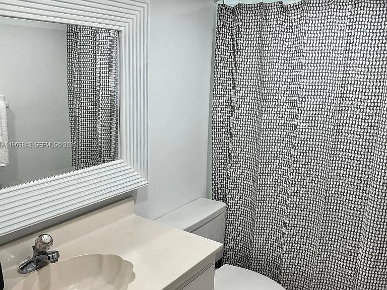 5005 Collins Ave #1404 — Photo 17