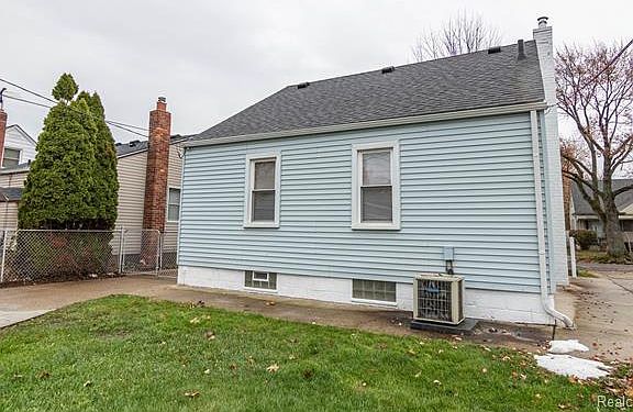 4th image of 1518 Mill St