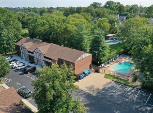 321 Barrington Square Est APT C, Saint Louis, MO 63122