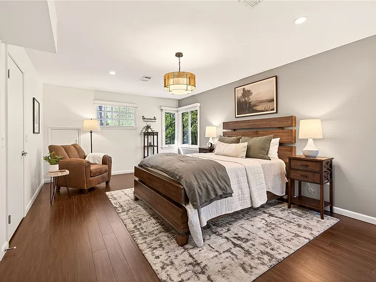 330 Kilbourn Rd — Photo 23