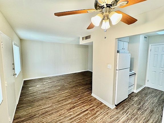 3rd image of 4310 W North B St #2B-1Ba-820Sqft
