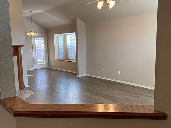 3rd image of 4420 Applegate Dr