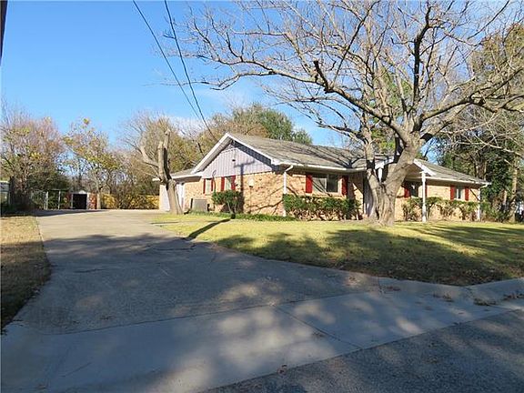 2nd image of 2423 Emerson Ln