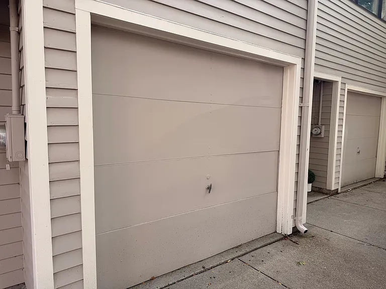 204 Charles St — Photo 20