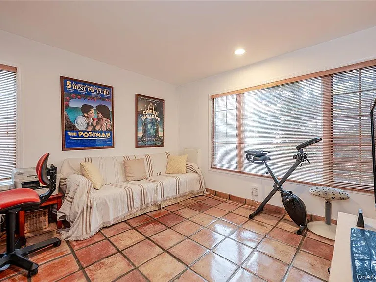 1701 Bay Blvd — Photo 12