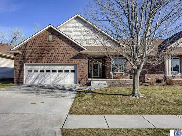 6356 Ashbrook Dr, Lincoln, NE 68516