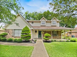 435 Huckleberry Dr, Lake Jackson, TX 77566