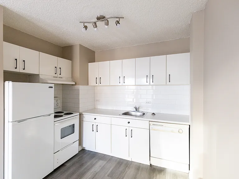 3155 Westwood Dr — Photo 9