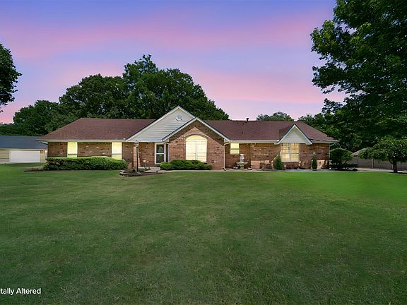 2nd image of 945 N Country Meadow Ln