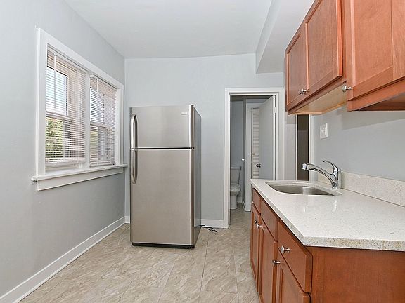 5th image of 6100-6108 S Eberhart Ave #6102-1E
