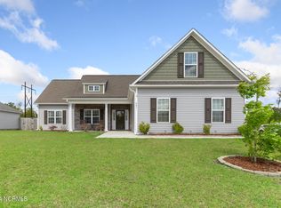 801 Cabarrus Dr, Jacksonville, NC 28546