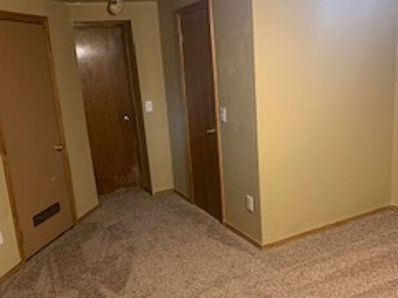 5th image of 1017 1/2 S Hickory St