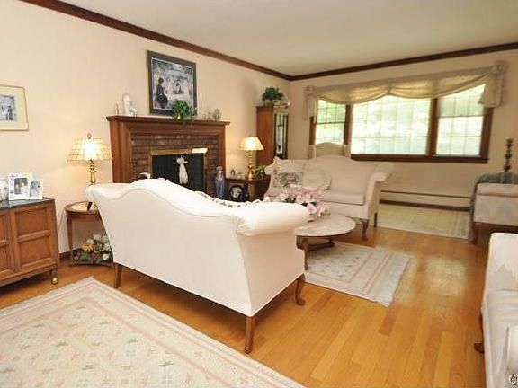 4th image of 39 Hearthstone Dr