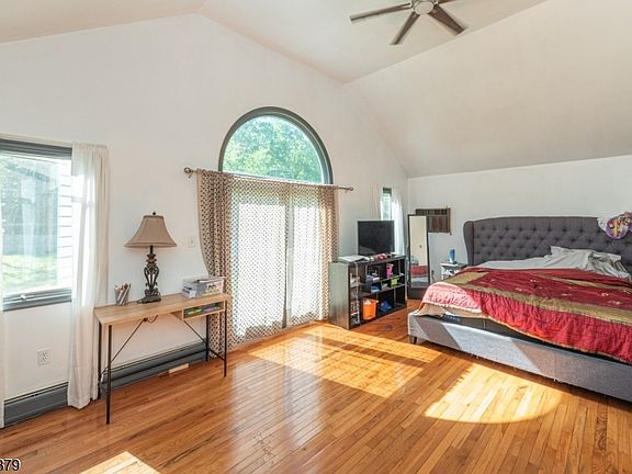 5th image of 54 Stony Brook Rd