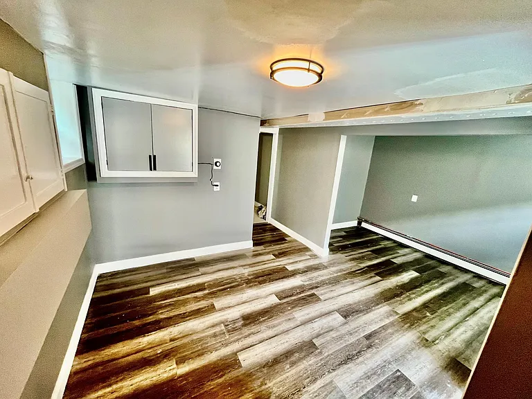 1008 Van Nest Ave #B — Photo 1