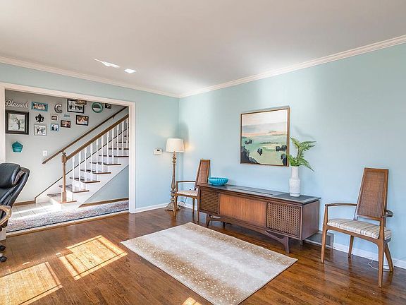 5th image of 10925 Campbell St