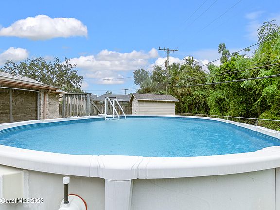 5th image of 2629 Applewood Dr