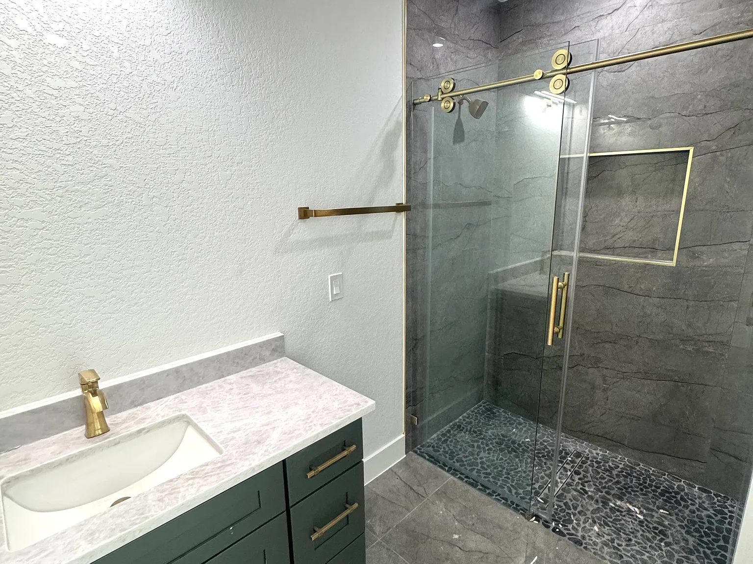 3 bed, 3.5 bath, 1800 sqft, $2,200 — Photo 4