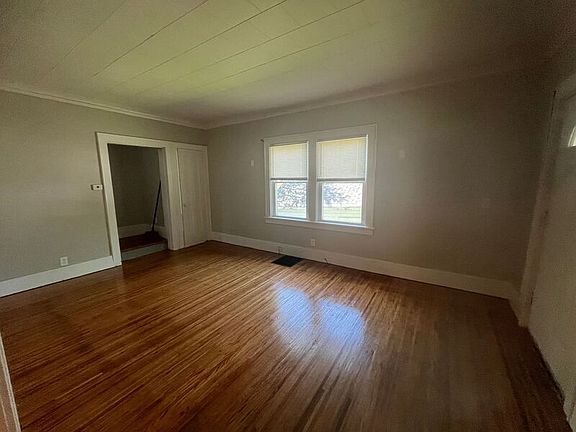 4th image of 1066 Bay St