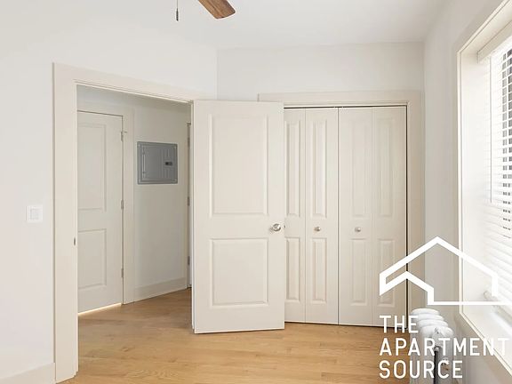 3rd image of 4620 N Winchester Ave #1