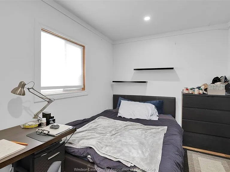 3484 Peter St — Photo 17