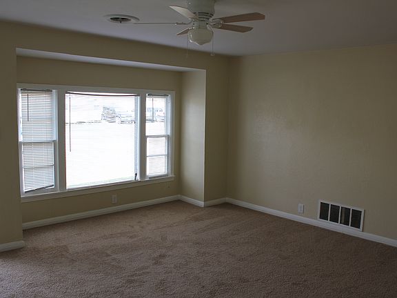 3rd image of 218 E Bryce Dr
