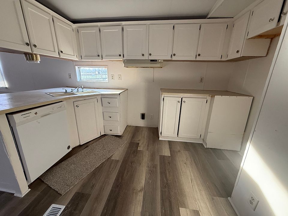 1st image of 7 Rockwood Cir