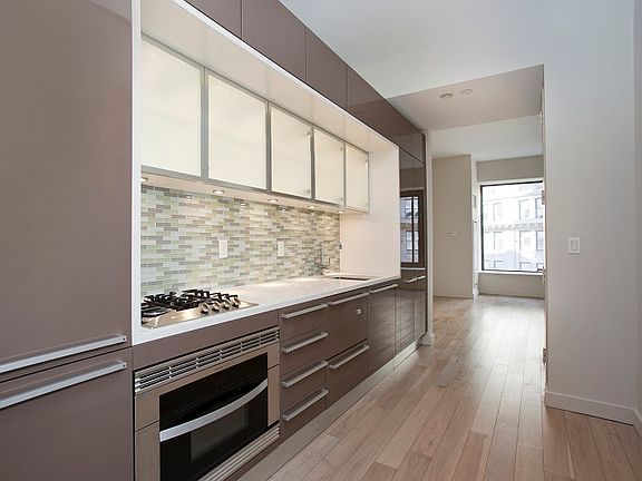 5th image of 75 Wall St APT 23J