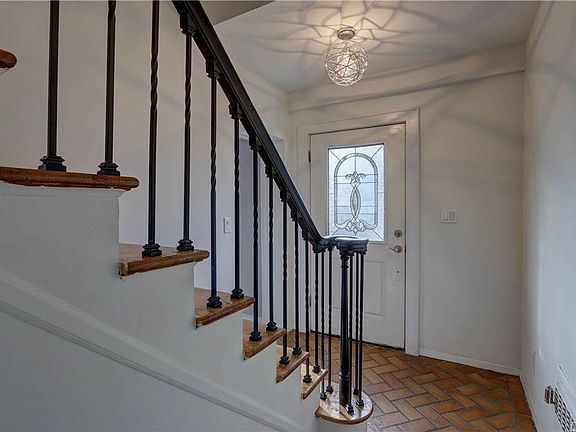 3rd image of 84 Franklin Ave