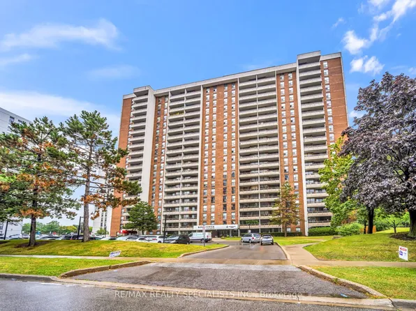 4 Kings Cross Rd #1008, Brampton, ON L6T 3X8