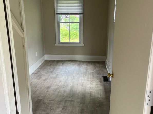 38 W University St #B