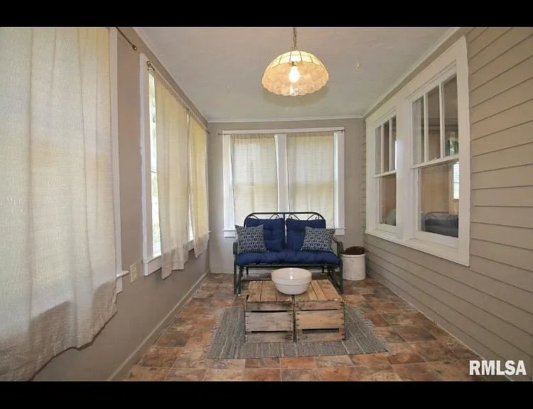 501 S Henry St — Photo 5